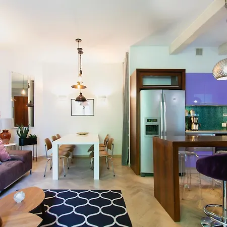 Spacious 3Br Apartment With Ac In Living Room, 2 Balconies-3